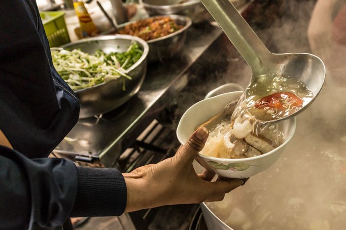 Стоимость еды в местных кафе Нячанга и Вьетнама
