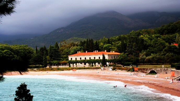 Лучшие отели Черногории для отдыха с детьми