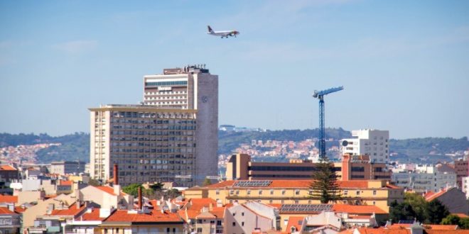 Как добраться из аэропорта Лиссабона до центра города