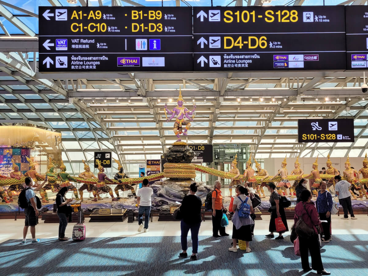 Красивая инсталляция в аэропорту Бангкока