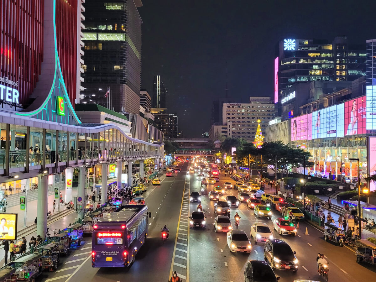 Дорога в Бангкоке около ТЦ Central World