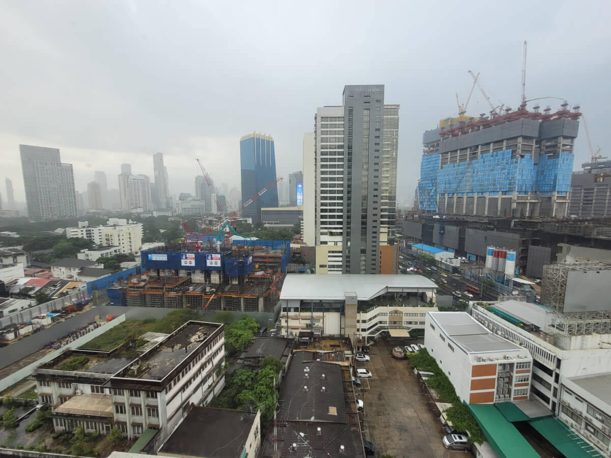 Вид на Бангкок из окна отеля