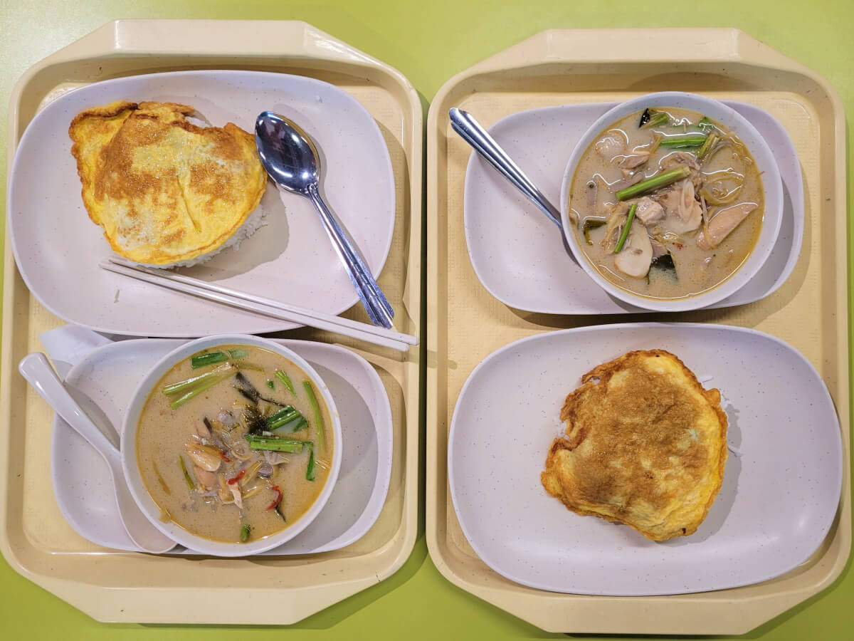 Ужин на фудкорте в ТЦ Platinum — суп Том Кха, омлет, рис